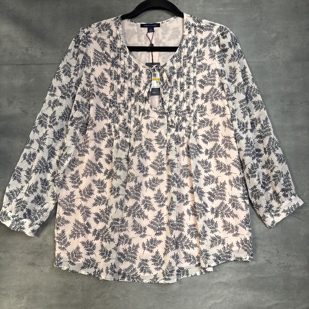 NWT Tommy Hilfiger pink pin tuck floral blouse Tie Neck Sz Small